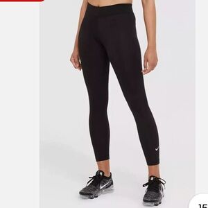 NWT Nike Black Mid-Rise Leggings